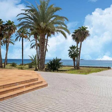 Belvilla By Oyo Beachfront Appartement *